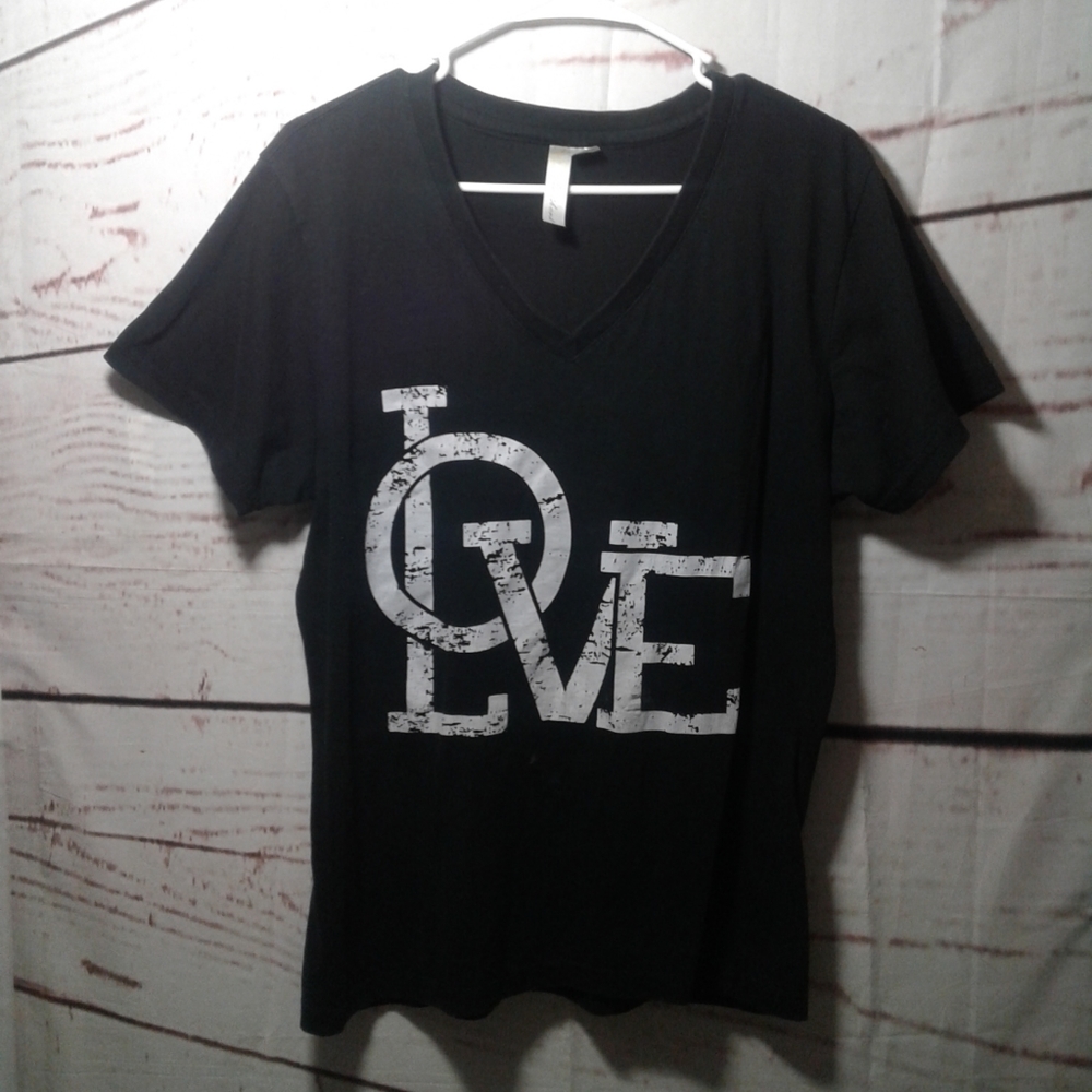 Women's plus size 2X Black V-neck shirt "LOVE"